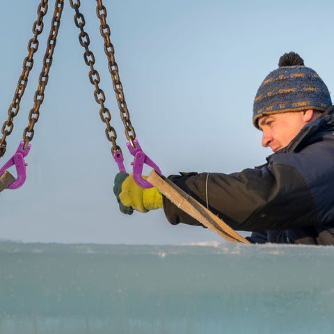 man fitting a chain sling