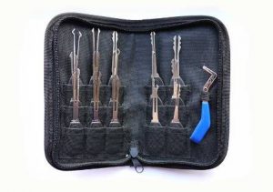 15 Piece Klom Car Pick Set 