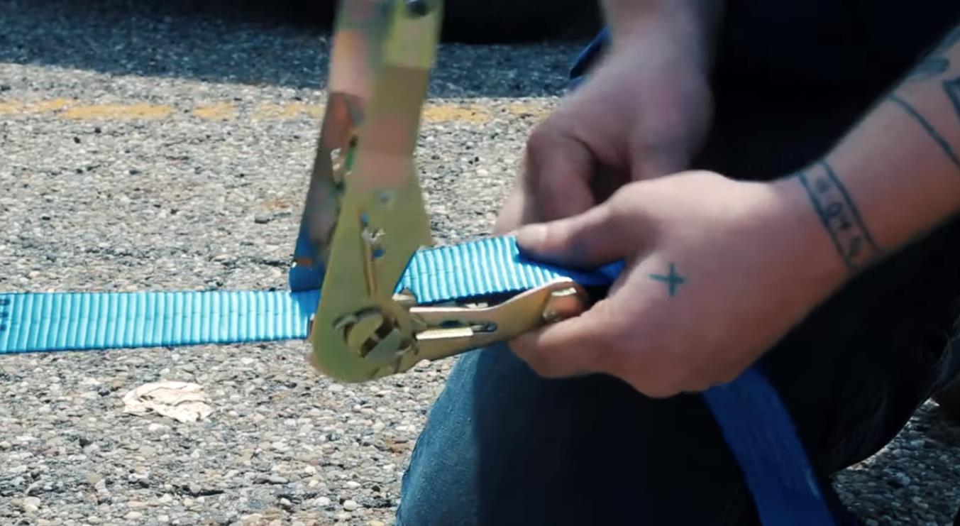 How To Use Axle Ratchet Strap